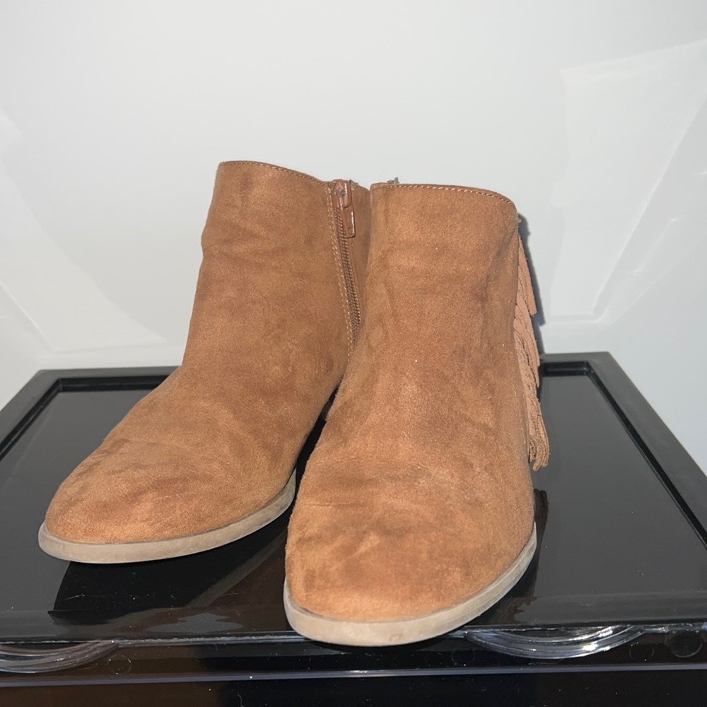Universal Thread Fringe Booties - Picture 2 of 4